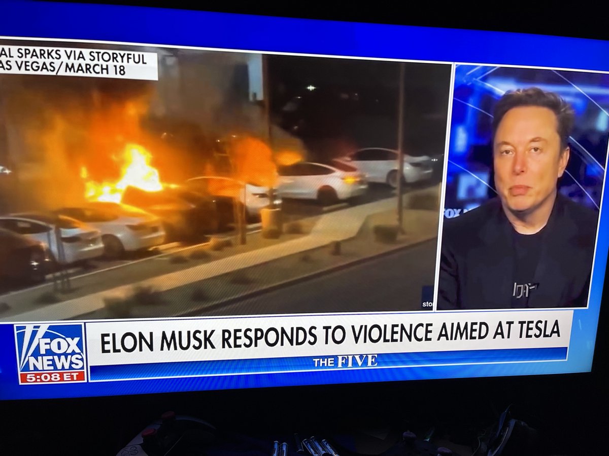 Larry1969's tweet photo. The left always says that the violence is  on both sides of the political parties

Tell me where that this has happened from the right, a republican,  or a Maga or a tea party member
Or even just a plain old conservative or PTA parent or Catholic

Cats got your tongue https://t.co/NFgXrAD4i5