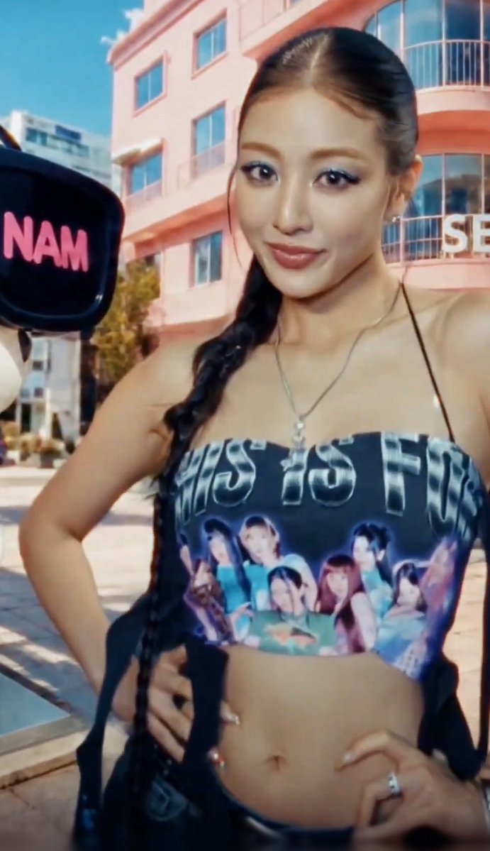 sanarianas's tweet photo. this being filmed after london night 2 ??? 😭 https://t.co/fjVSXsYFYL