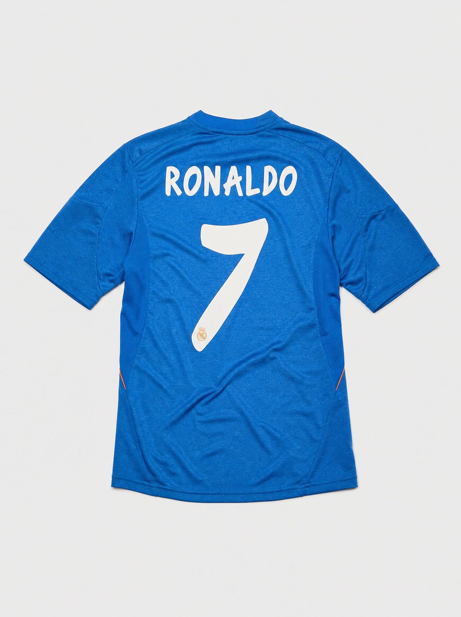 _PointDePenalty's tweet photo. Des maillots de CR7 quand il était à son PRIME (Real et Manchester United) à -10% avec le code PENALTY10 !

Lien https://t.co/6069a3FdBd https://t.co/TzXOjg9Ms1