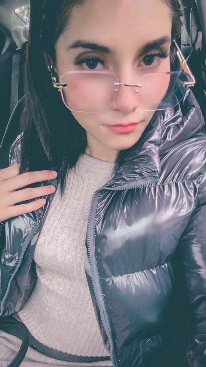 PaholiMxk's tweet photo. Ando hoy un poquito sensible y con ganas de pasarla bien🥺

Eso de mojarse con la lluvia no está chido, me gustaría mejor mojar yo 😏😈

A propósito, fui con la dentista y me dejó todos sensibles los dientes la mensa 🫠🥺 https://t.co/ICE1w4TSK7