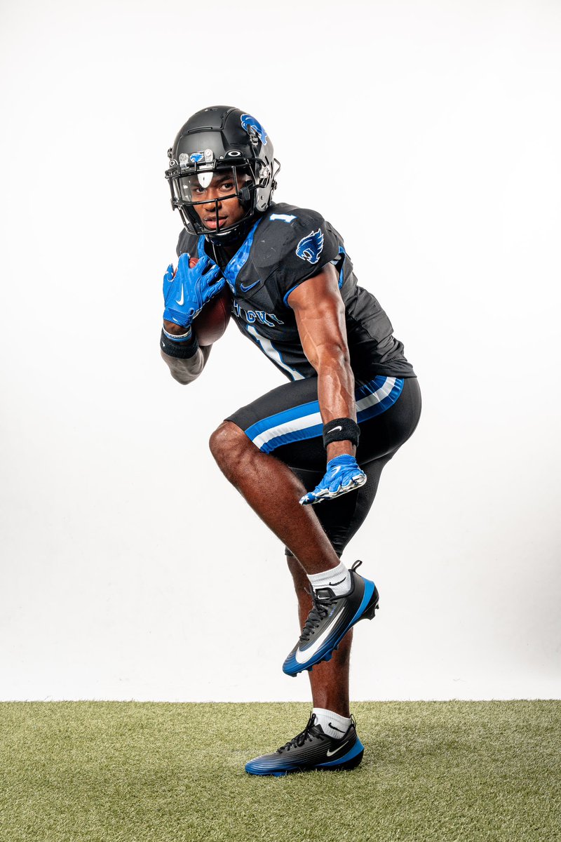 K_Gerald22's tweet photo. I’m already looking like an SEC back, I love this blue!! #BBN we ready 😼 @CoachJoeSloan @CoachWillStein https://t.co/7UHe4cWU1h