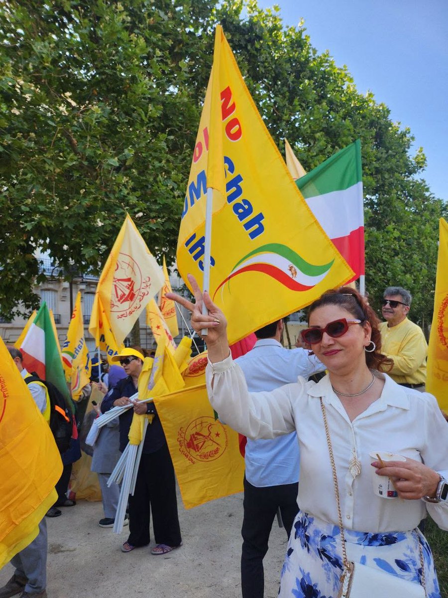 simasepehri95's tweet photo. عشق، صفا و صمیمیتی که در چهرهٔ تک‌تک اشرفی‌ها و اشرف‌نشان‌ها موج می‌زند را با هیچ چیز دیگری در این دنیا عوض نمی‌کنم.

این‌ها ارزشمندترین سرمایه‌های روی زمین هستند.

فدای صفای وجود تک‌تکتان که این‌قدر عزیز و دوست‌داشتنی هستید. 💖💖💖💯💯 https://t.co/6fKKyi9ejJ