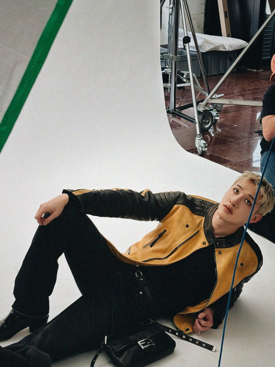 cknow_'s tweet photo. como pode um homem gostoso desses ser real https://t.co/9hBjnwkMsd