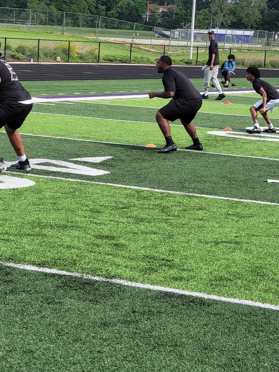AndreGoodwell's tweet photo. SOUTH SIDE FOOTBALL #NODAYSOFF! #THEGRINDCONTINUES! #SSFAM! https://t.co/WZO3rX32AA