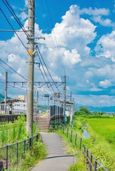 tajups's tweet photo. 通勤時、リクルートスーツ姿の新入社員を多く見かけました。
電車に乗り慣れていない様子や、駅で待ち合わせをしている姿を横目に出社すると、ビルのホールにも新入社員がずらり。
社員証（セキュリティカード）がまだないので、総務が迎えに来ていました。 https://t.co/DpQ32NC35l