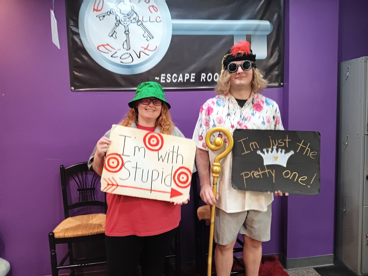 EscapeEight's tweet photo. Team Pretty did not escape The Riddle Room! https://t.co/7UBgnkIoed