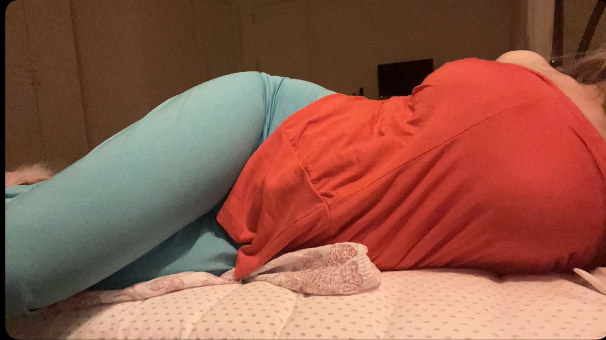 skylabem's tweet photo. got a bit obsessed with taking bedtime pics https://t.co/GqM5hPWLh5