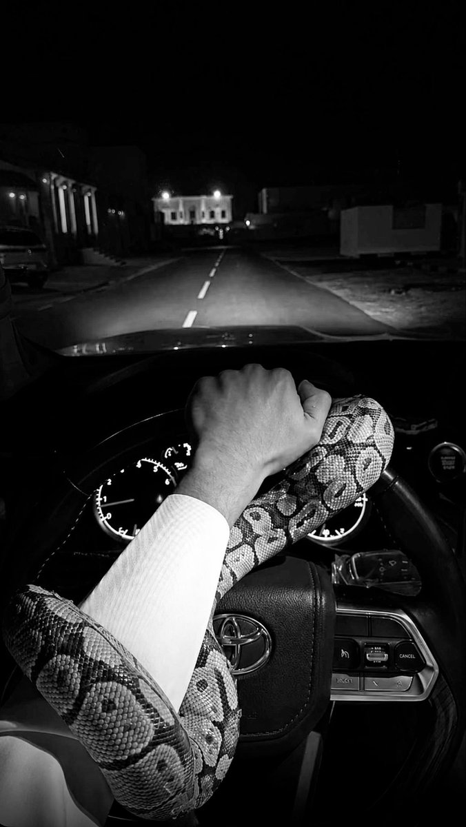 cc8i1's tweet photo. لو لقيت بكَل ديره لك ( سمّي )
وين ألاقي مثل وجهك بالحياه . https://t.co/4b7mjpgIxx