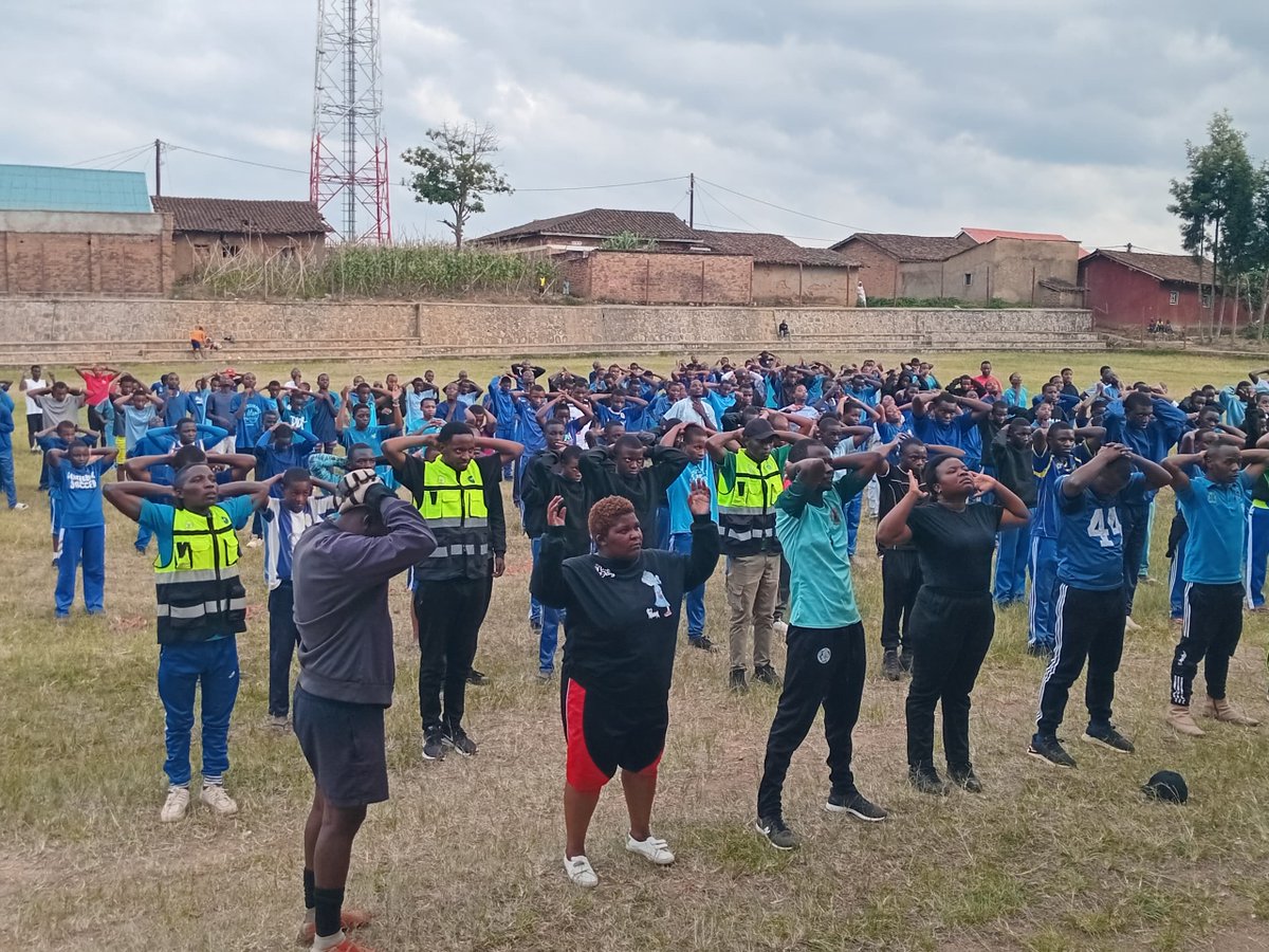 RutsiroRYVCP's tweet photo. None @RutsiroDistrict kubufatanye bw'inzego z'urubyiruko NYC, RYVCP n'Urugaga n'izindi nzego twitabiriye Sport rusange ndetse n'Umuganda habayeho knd kuremera Inka utishoboye @RwandaYouth @Rwandapolice @RwandaYouthVol1 @RwandaLocalGov @KubanaRichard @Kayitesidative1 @RwandaWest https://t.co/LnjZyRal4w