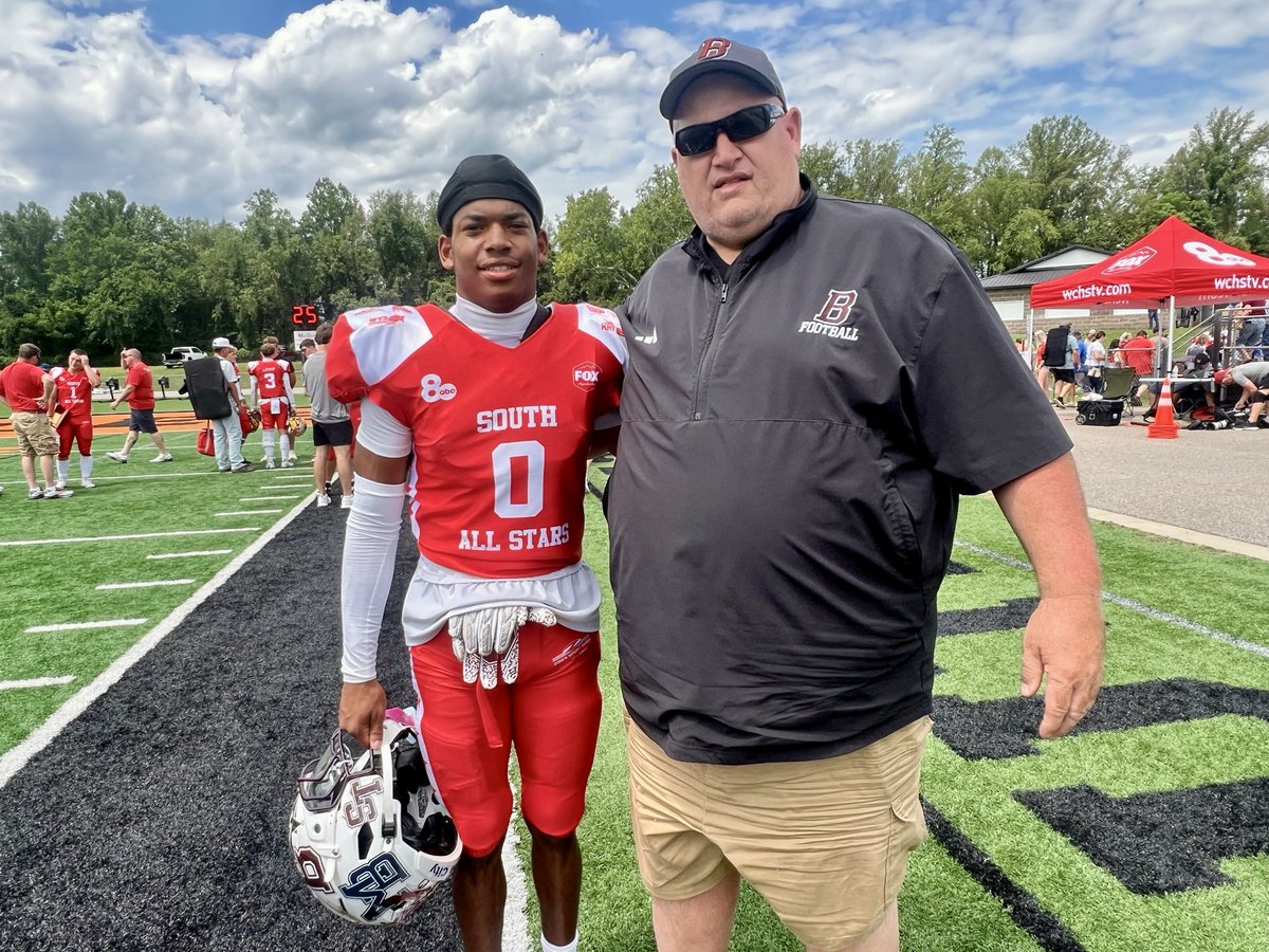 BeckleyFB's tweet photo. Great day to watch Ja’Marques Manns and AJ Thomas at the North South game. So proud of these young men who represented BECKLEY well! https://t.co/Y19FbttWWw