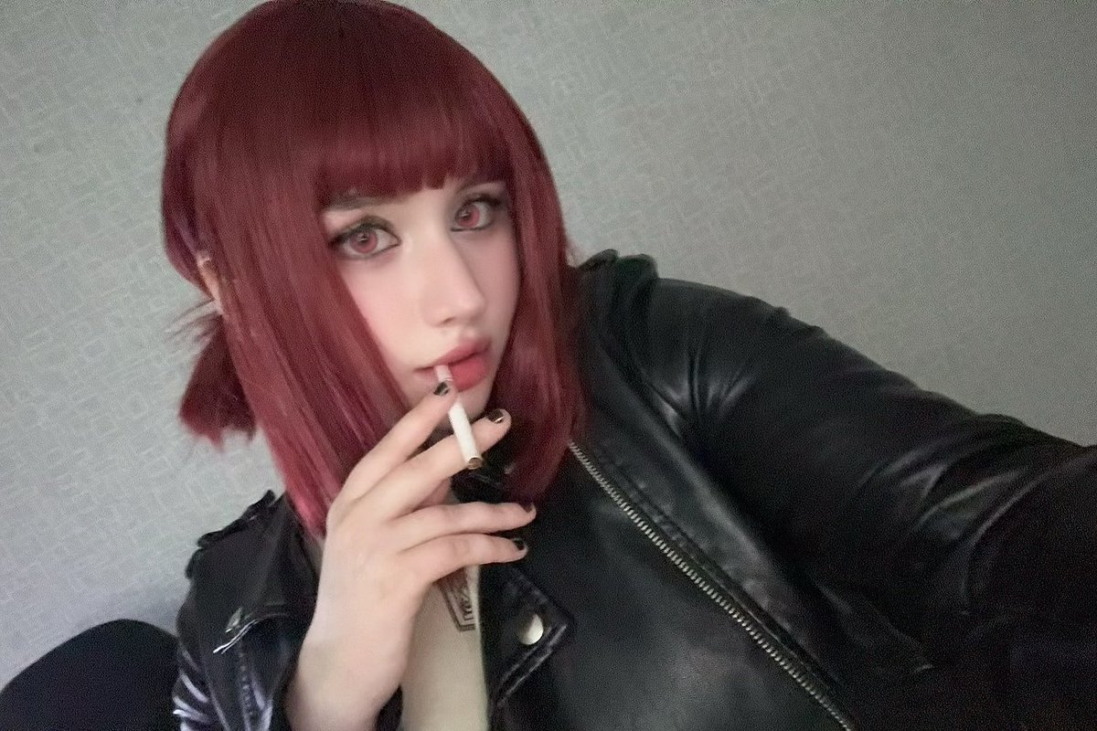 izanamitan's tweet photo. Smoking with me behind the supermarket in Kazakhstan?👀

#smokingbehindthesupermarketwithyou
#スーパーの裏でヤニ吸うふたり
#cosplay https://t.co/pppwbcthjh