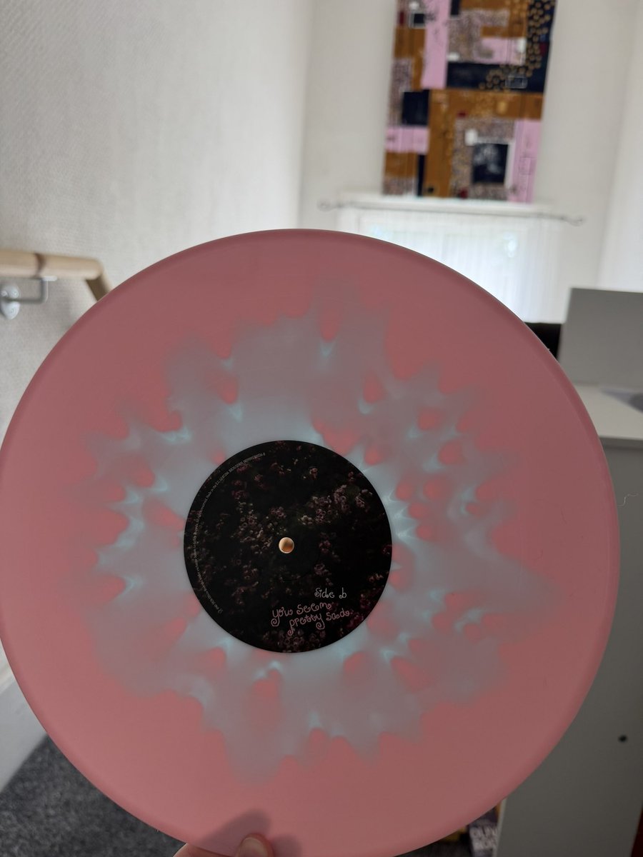 brighterayes's tweet photo. happy one week of the best album ever ! ☹️🩷 @LiviesHQ https://t.co/e4UmtBM6a2
