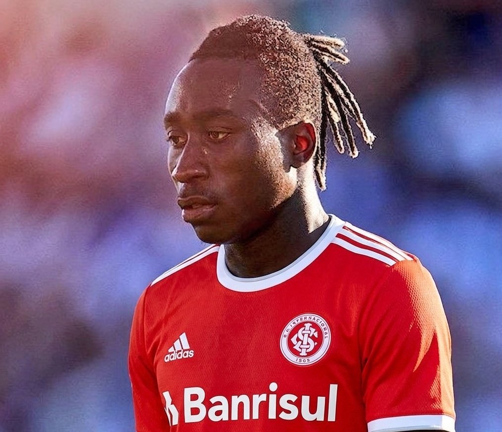 pasqual4's tweet photo. Lembra dessa história?

Diomandé jogou no internacional em meados de 2020 e declarou seu amor pelo clube. A costa do marfim é o colorado na copa 🇨🇮 https://t.co/4M0Wvmel8X