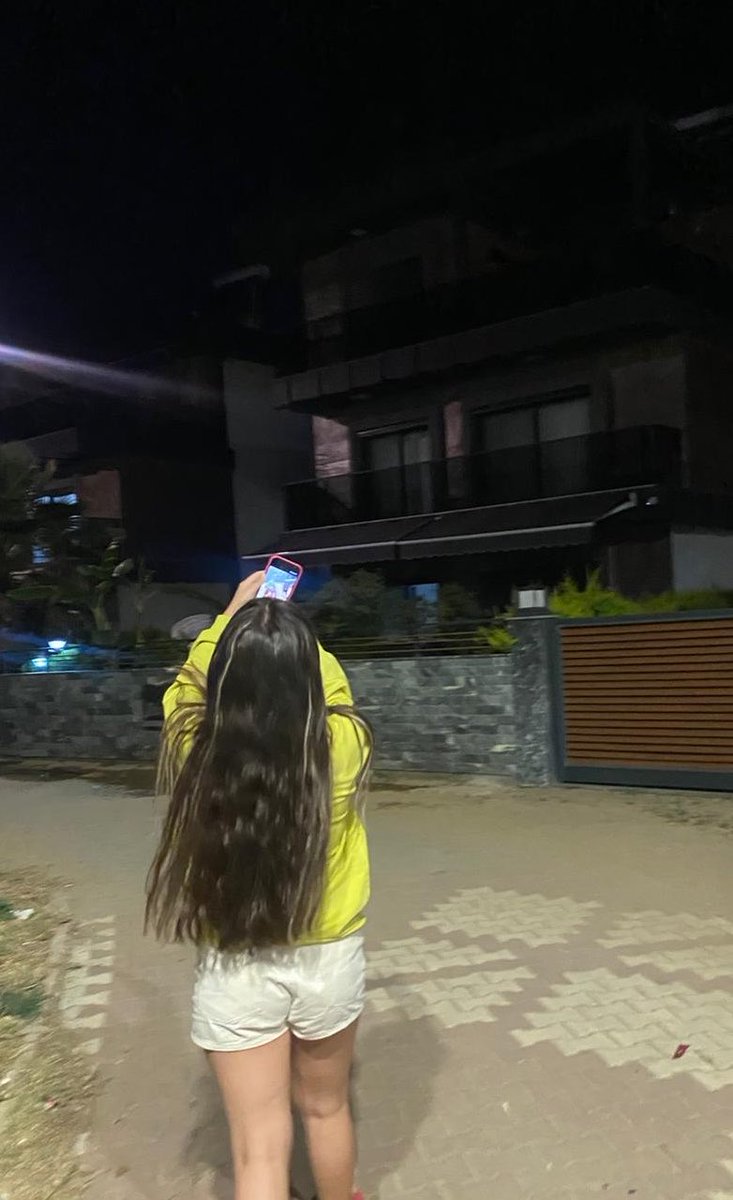 gl_aydnn's tweet photo. Umarım birileri seninle büyümeyi, benim seninle yaşlanmayı sevdiğim kadar sever🤍

İyi ki benim evladımsın
İyi ki doğmuş evimin neşesi, hemdemim, yol arkadaşım🤍
21.06.2013
#berenikam ❤️ https://t.co/Nf0mQa3sIs