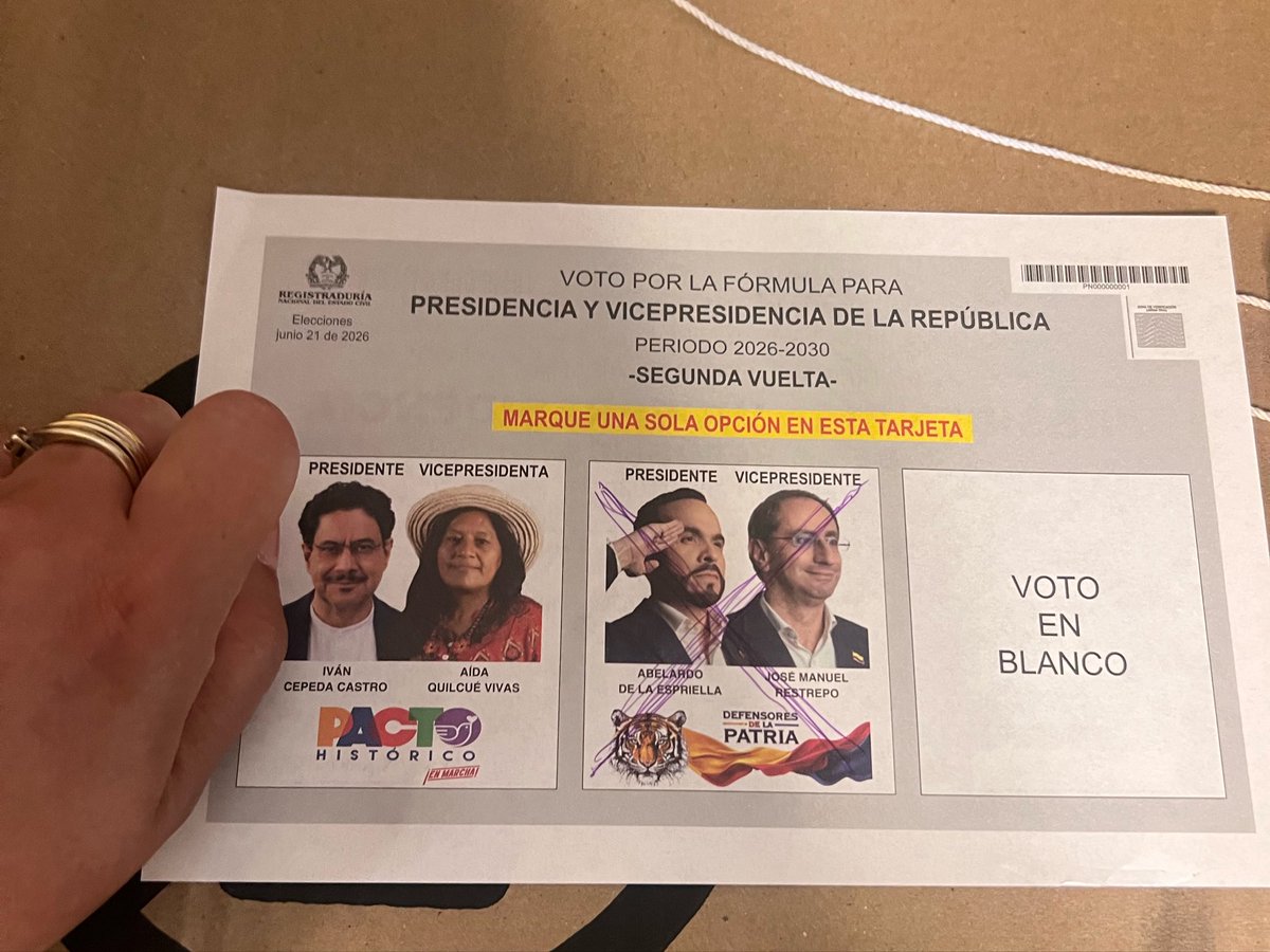 Carolinatoro's tweet photo. Esto voto fue con lágrima y oración incluida.  Que Dios se apiade de Colombia. #FirmesPorLaPatria #AbelardoPresidente 🫡🇨🇴🫡🇨🇴 https://t.co/tsJtBYGNVj