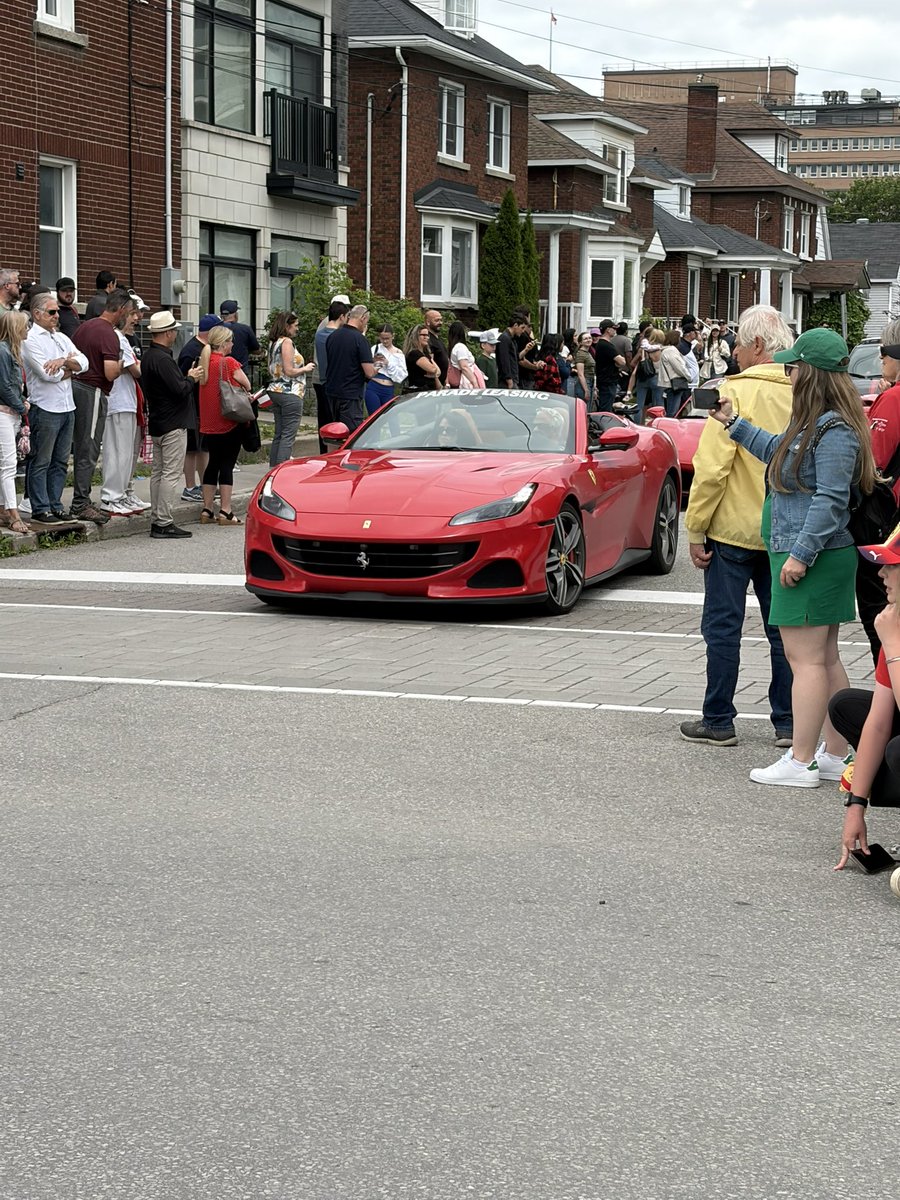 iwakangu's tweet photo. Ferrari festival  insane https://t.co/xS9KIr2Gd8