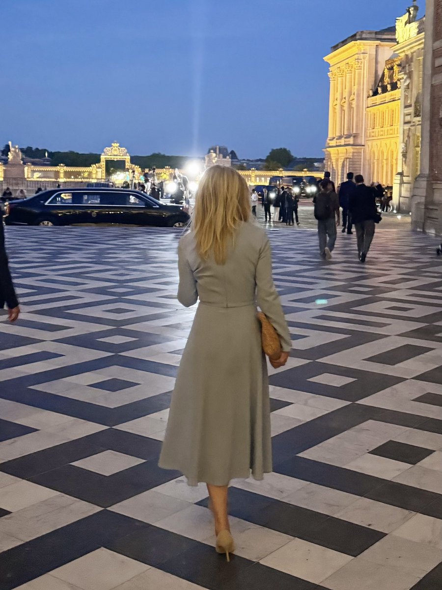 MonicaCrowley's tweet photo. Chateau de Versailles, June 17, 2026 🇺🇸🇫🇷

🎥: @IsaacApon_ https://t.co/LDBJAuxAw8