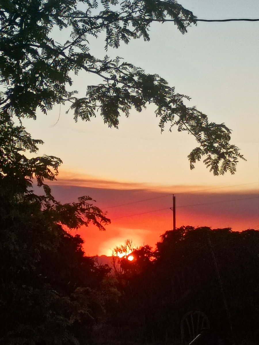 GodesRavenRayne's tweet photo. Imagine being worth less of my attention than a sunset 😂 pathetic https://t.co/EYybuWnzfv