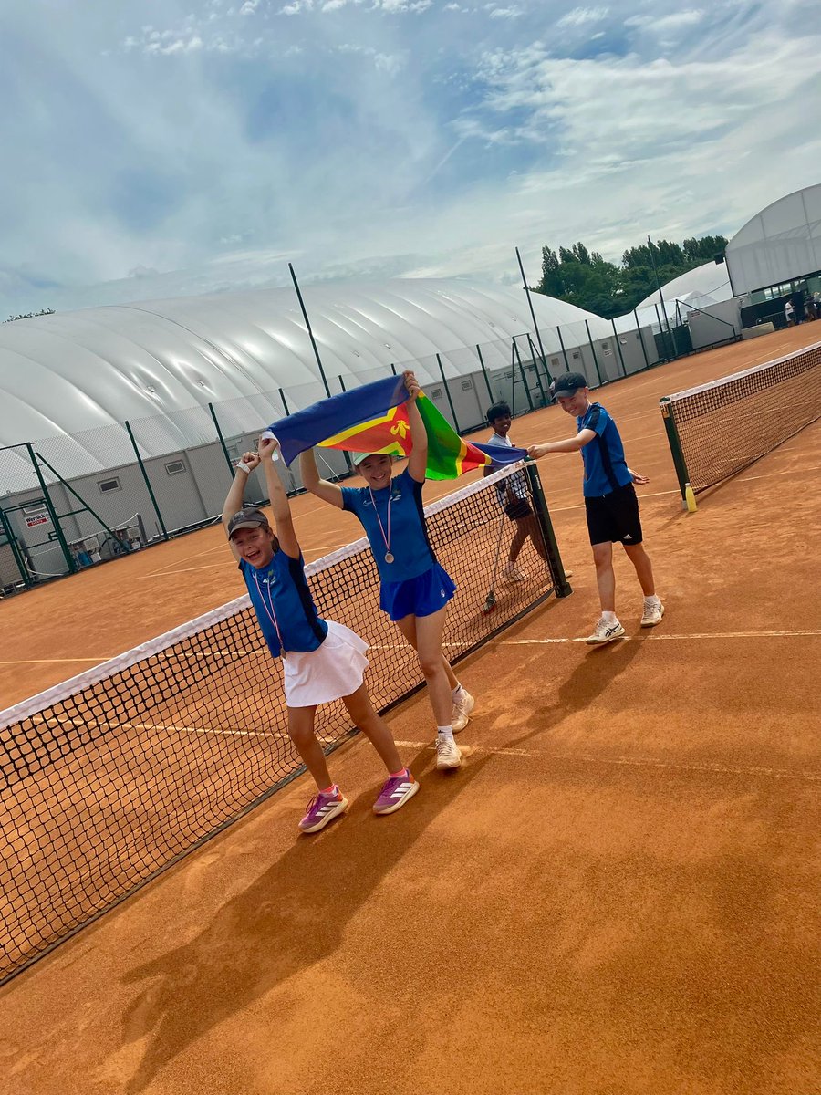 ltalincs's tweet photo. Lexus Nottingham Open 4 Counties Championship 🎾

Well done to our Lincs 12U players Samarth, William, Parisa &amp; Emily who represented the county well, displaying great efforts against Notts, Leics and Derby. Closely contested matches @ a joint 3rd finish #GoLincsTennis 👏🎾 https://t.co/NdahllVehE
