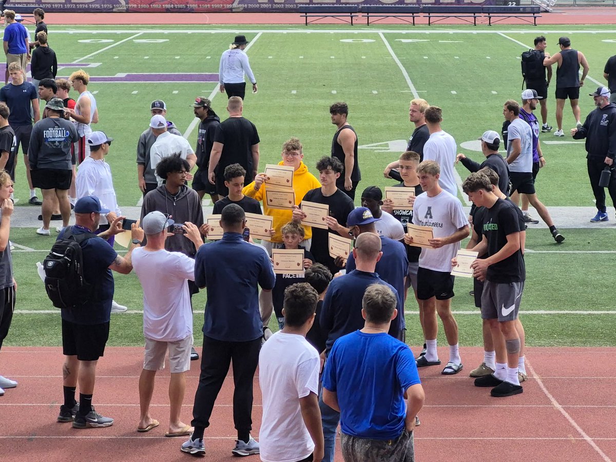 NathanBurcina's tweet photo. Linfield camp 

After a four day camp, I’m happy to say I received a all camp defensive line award

Had a great time learning and improving my skill, and some team bonding!! https://t.co/alwd75Q0xV