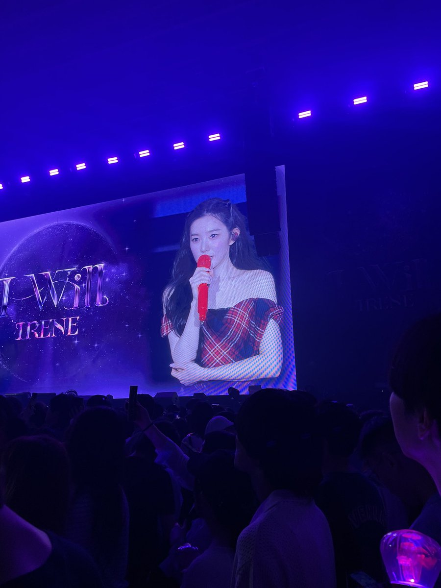 donutkitty's tweet photo. what i really wanted to say is i went to seoul to visit my friends and i went to irene’s concert, visited a palace in hanbok, ate a bunch of yummy things, &amp; did ALOT of shopping! https://t.co/RGIegewOKW