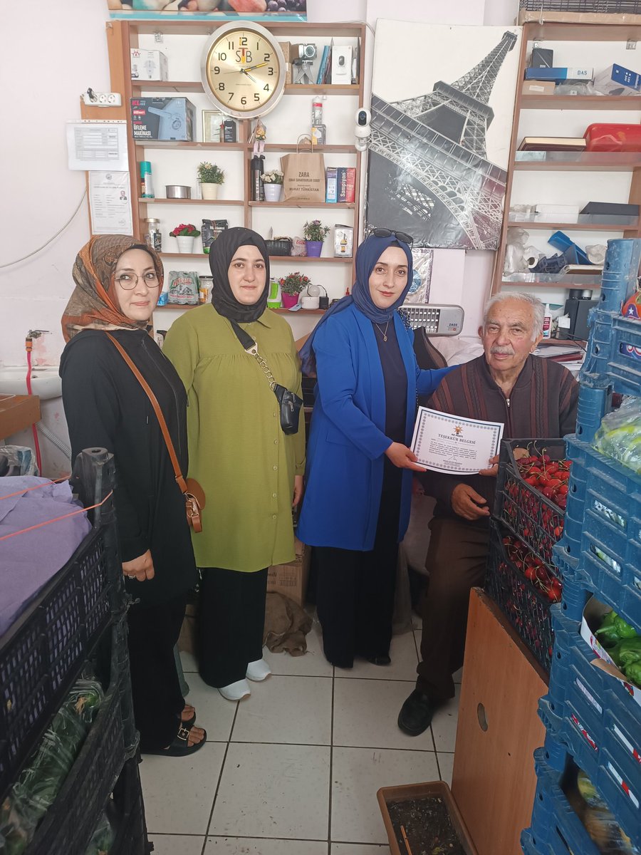 PartiZara's tweet photo. Önceki dönem ilçe başkanlarımızı Babalar Günü öncesi ziyaret ettik..
Hem günlerini kutladık hem de Sayın Cumhurbaşkanımızın iletmiş olduğu teşekkür belgelerini takdim ettik..

@AKKADINGM 
@akkadinSivas 
@avytanriverdi 
@akkadinSivas 
@avabdullahguler 
@hakanaksu058 
@rukiye_toy https://t.co/Ip1M3BItNj