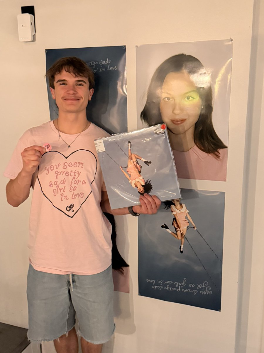 graylessmoon's tweet photo. i can’t believe it’s already been ONE WEEK with my favorite album!! 💗 @LiviesHQ @oliviarodrigo https://t.co/PkgChcYZp3