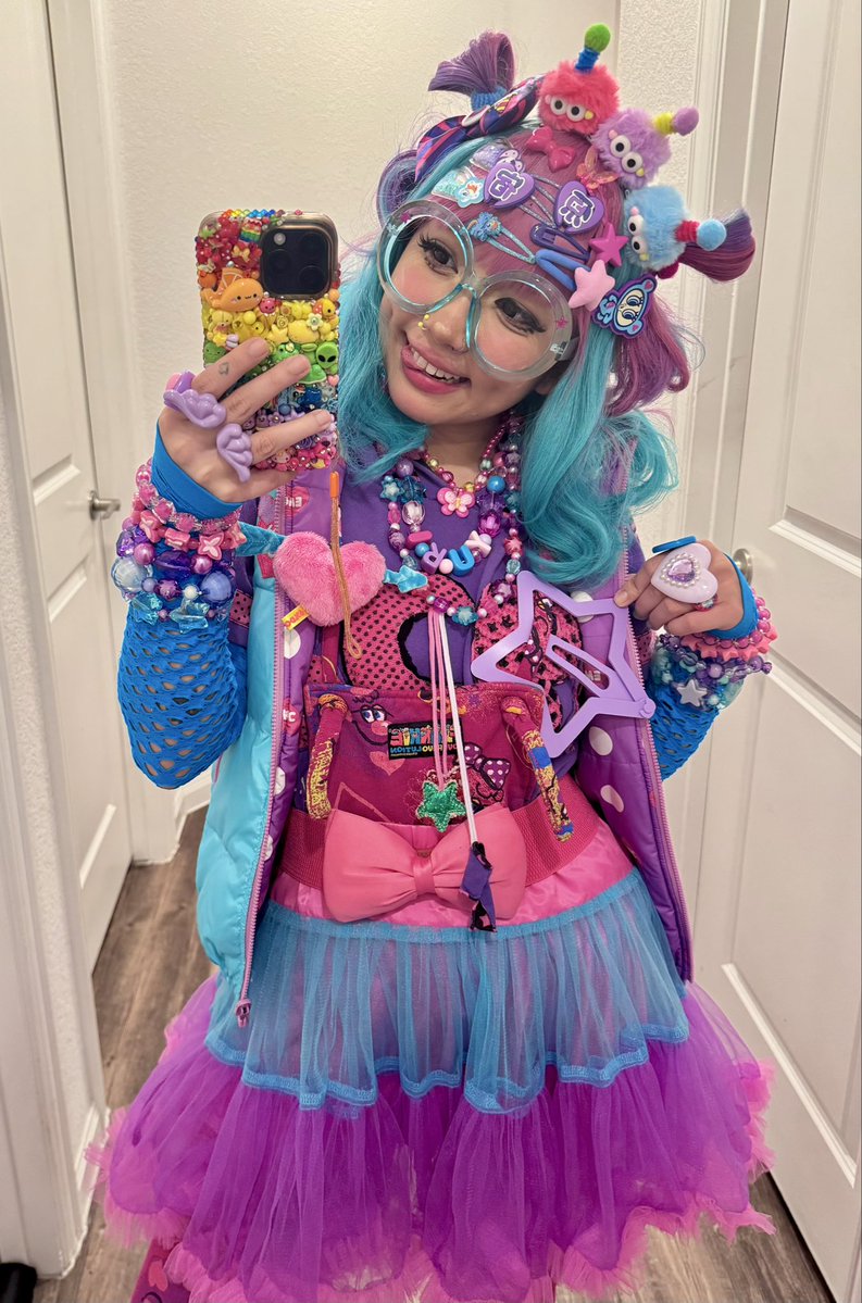 itmecybrgrl's tweet photo. Pride Decora #3: Bi flag 🩷💜💙 https://t.co/yv6HgcVocE
