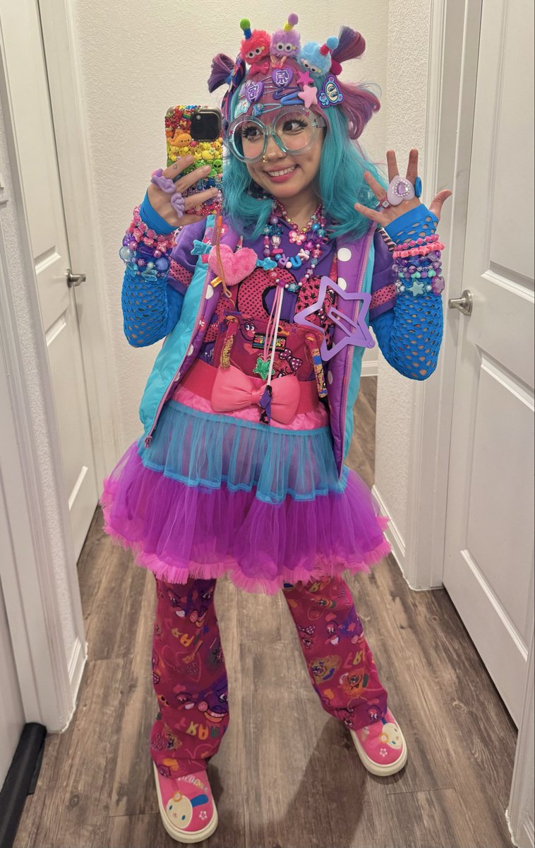 itmecybrgrl's tweet photo. Pride Decora #3: Bi flag 🩷💜💙 https://t.co/yv6HgcVocE