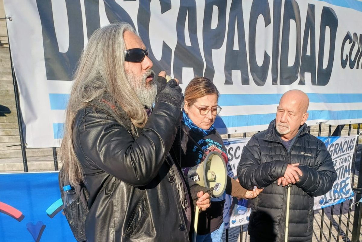 DiscapacidadNe's tweet photo. 🇦🇷 La Discapacidad está con Cristina.

Desde el colectivo de la discapacidad seguimos firmes en la defensa de nuestros derechos y de cada conquista alcanzada. 

@Sabbatella 
@MoniMacha 
@NuevoEncuentro_ 
@nebuenosaires https://t.co/Muq7yjyQJY