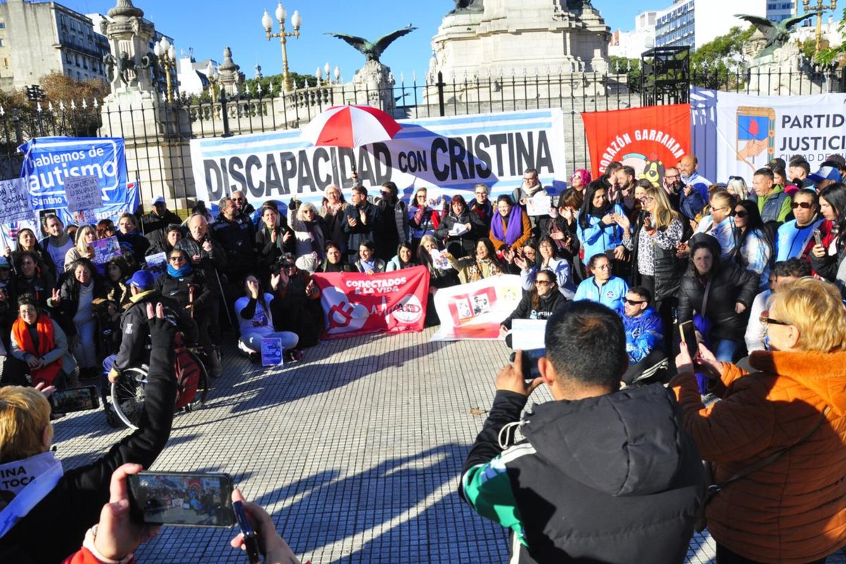 DiscapacidadNe's tweet photo. 🇦🇷 La Discapacidad está con Cristina.

Desde el colectivo de la discapacidad seguimos firmes en la defensa de nuestros derechos y de cada conquista alcanzada. 

@Sabbatella 
@MoniMacha 
@NuevoEncuentro_ 
@nebuenosaires https://t.co/Muq7yjyQJY