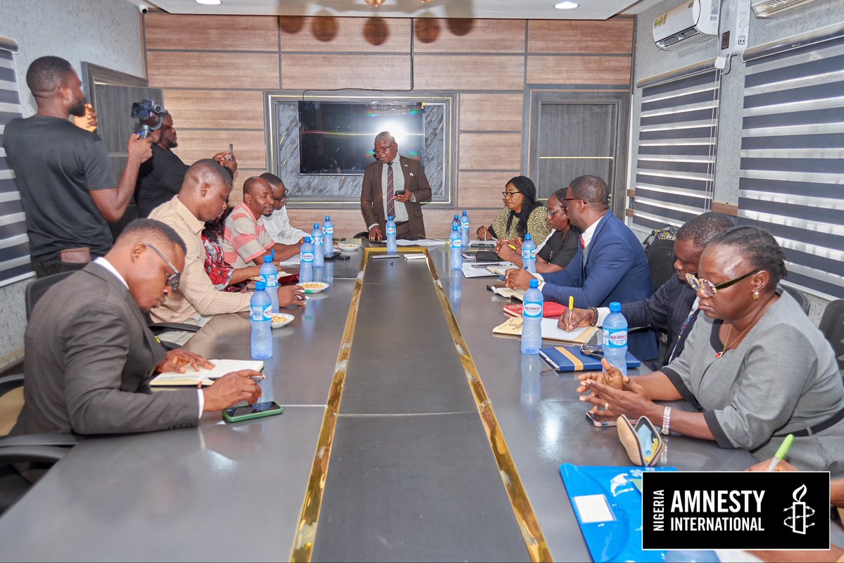 AmnestyNigeria's tweet photo. In Makurdi, our team was received by Permanent Secretary and Solicitor General Mr. Ese Thomas and directors of the Ministry of Justice. The judiciary is a pivotal partner in our fight for human rights. 

The collaboration is an initiative of Professor Ornguga Yangien, the Commissioner for Justice and Attorney General of Benue state.