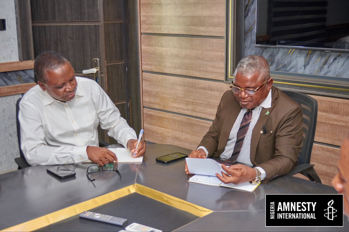 AmnestyNigeria's tweet photo. In Makurdi, our team was received by Permanent Secretary and Solicitor General Mr. Ese Thomas and directors of the Ministry of Justice. The judiciary is a pivotal partner in our fight for human rights. 

The collaboration is an initiative of Professor Ornguga Yangien, the Commissioner for Justice and Attorney General of Benue state.