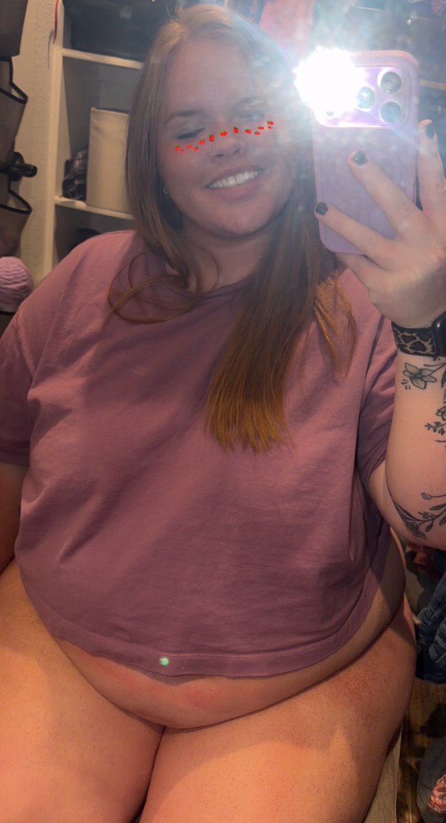 ging3rbaby's tweet photo. 🌼 idk i just like this pic🌼

#thickthighs #tummy #nsfwtwt #redhead #curvy #gingerslut https://t.co/PrheXX3cBo