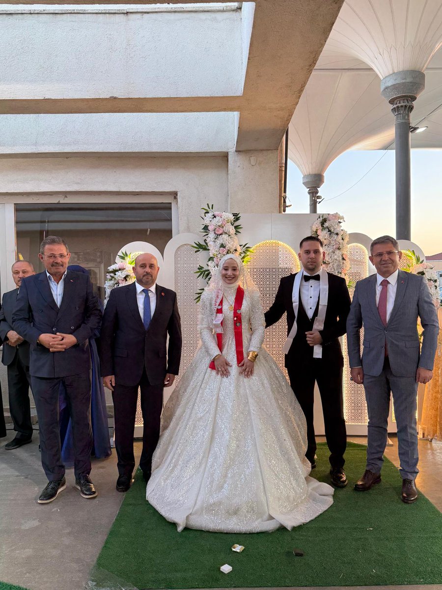 tdvsgm2001's tweet photo. Türk Diyanet Vakıf-Sen Genel Sekreterimiz Hilmi Şanlı, Genel Başkan Yardımcımız Fatih Şahin’in kıymetli evladının Edirne-İpsala’da gerçekleştirilen evlenme cemiyetine katılarak Genel Merkezimiz adına bu anlamlı günde mutluluklarına ortak oldu. Bu hayırlı birlikteliğin genç çiftlerimize ömür boyu huzur, saadet ve bereket getirmesini Cenab-ı Allah’tan niyaz ediyor; Fatih Şahin Başkanımızı ve kıymetli ailesini tebrik ediyoruz.

Allah mesut ve bahtiyar eylesin.

@HilmiSanlihilmi @ip