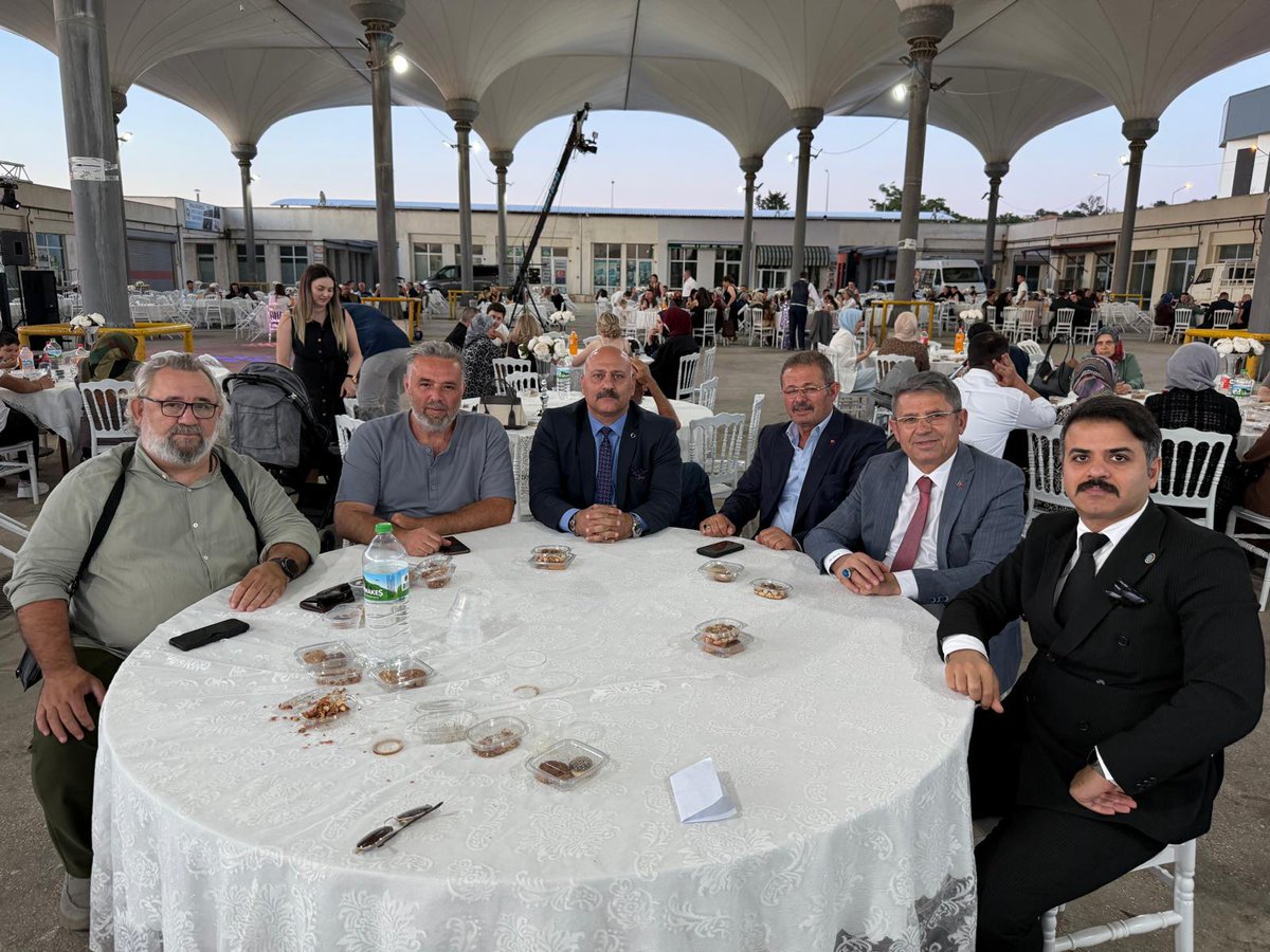 tdvsgm2001's tweet photo. Türk Diyanet Vakıf-Sen Genel Sekreterimiz Hilmi Şanlı, Genel Başkan Yardımcımız Fatih Şahin’in kıymetli evladının Edirne-İpsala’da gerçekleştirilen evlenme cemiyetine katılarak Genel Merkezimiz adına bu anlamlı günde mutluluklarına ortak oldu. Bu hayırlı birlikteliğin genç çiftlerimize ömür boyu huzur, saadet ve bereket getirmesini Cenab-ı Allah’tan niyaz ediyor; Fatih Şahin Başkanımızı ve kıymetli ailesini tebrik ediyoruz.

Allah mesut ve bahtiyar eylesin.

@HilmiSanlihilmi @ip