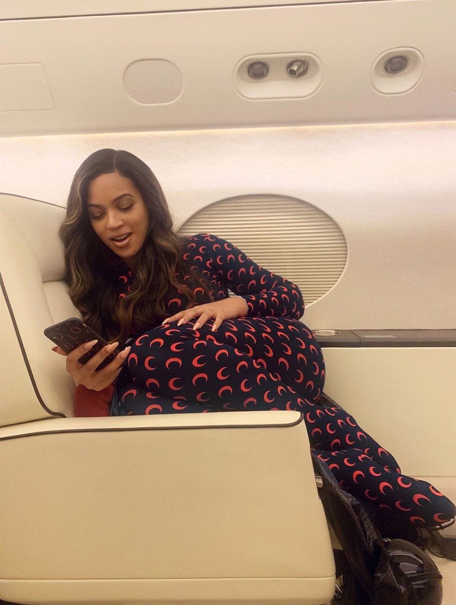 https_beyonce's tweet photo. Next stop: Brasil 🇧🇷 https://t.co/eH1EE3rWOg