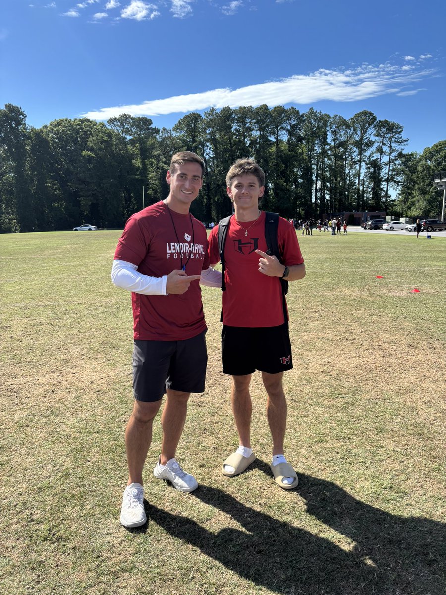 jackson_free20's tweet photo. I had a awesome experience @LRBearsFootball camp today! Thank you @CoachSDeMeo for working with me! @CoachAmosLamb @train0187 @rams_hhs @Hhsramsstrength @PZSapp @Waltjr2222 https://t.co/1kxOP4RqwQ