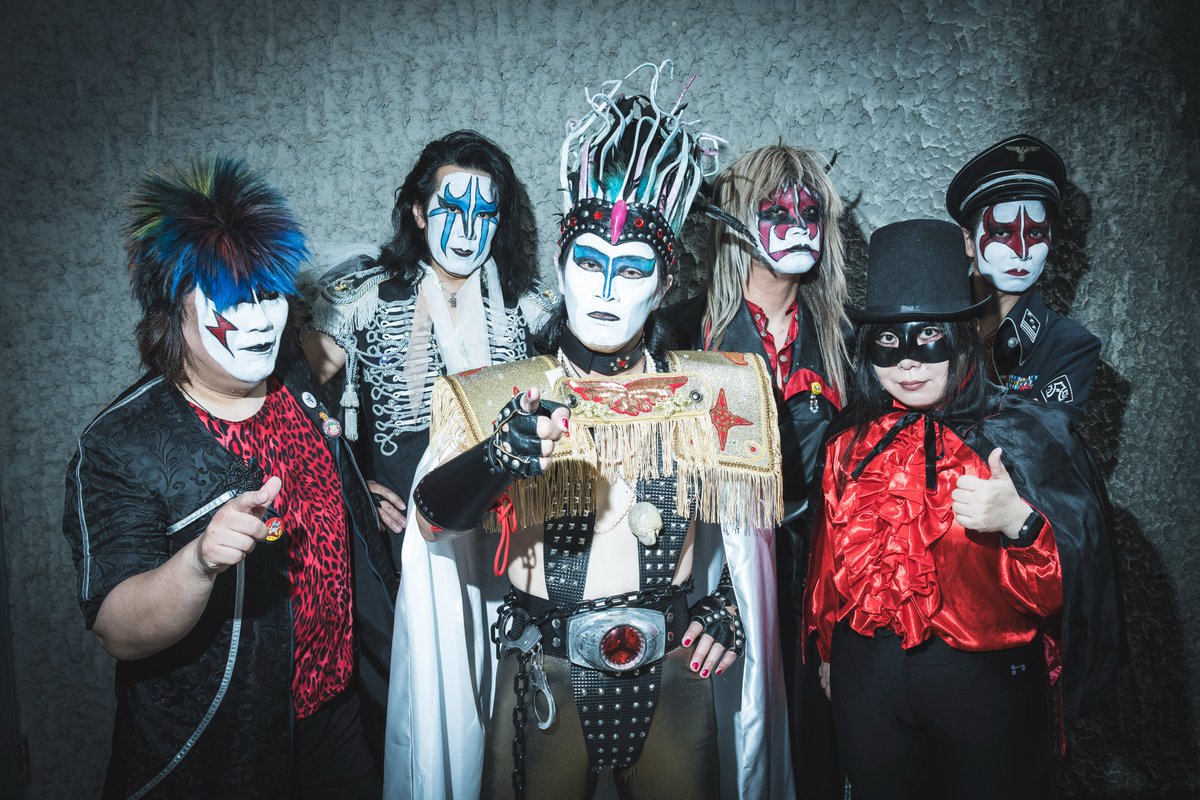 fascist666's tweet photo. 昨日はBASS ON TOP主催「大人の文化祭」
雨の中ご来場いただきありがとうございました！

SET LIST

1.WINNER!
2.真昼の月～MONN AT MID DAY～
3.ギロチン男爵の謎の愛人
4.蝋人形の館
5.地獄の皇太子

photo by @245_photo https://t.co/5qnnV8NPL4