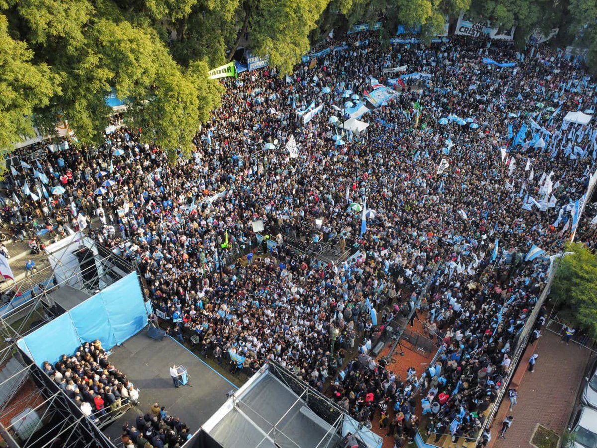 yamilaneso's tweet photo. EXPLOTADO HOY PARQUE LEZAMA

pero igual hay que entender que Cristina ya fue chicos, no convoca a nadie, basta de Cristina, a nadie le importa https://t.co/EqnZoK6vTh