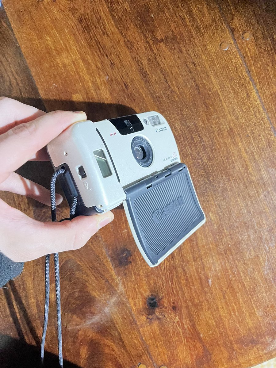 manuponsa's tweet photo. Y esta canon japonesa recargable con luz solar, peak 90s https://t.co/5KR8VwIgxT
