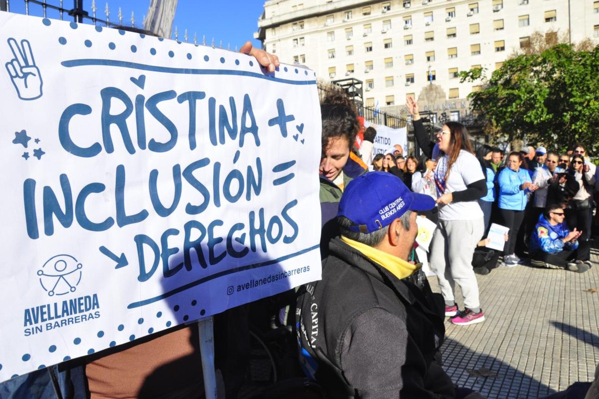 DiscapacidadNe's tweet photo. No aceptamos retrocesos ni persecuciones. Con memoria, organización y compromiso, seguiremos defendiendo lo conquistado y luchando por Cristina Libre. https://t.co/ngyMJeK9Hi