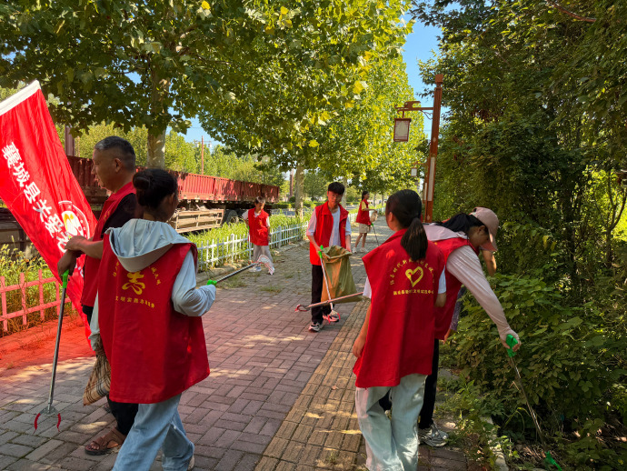 FanLeger's tweet photo. Join our neighborhood park cleanup this Sat 9am! Gloves u0026 bags provided, let’s make our shared space shine together—all neighbors welcome!， https://t.co/Ow2IJQun64