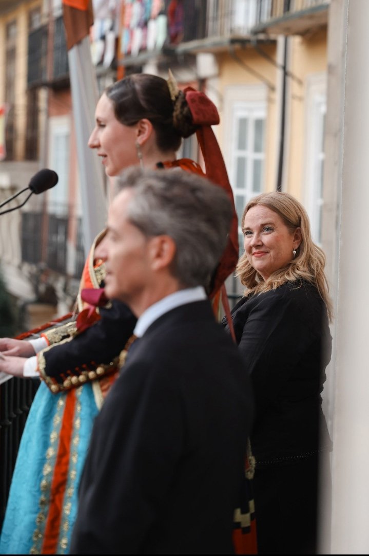 CharlyViteri's tweet photo. @Aytoburgos Ni una foto buena de la reina, pero a la reinona que se la vea bien https://t.co/lVpAPJu036
