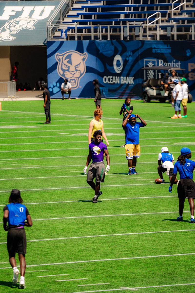 kycashmain's tweet photo. Had a great time competing at @FIUFootball 7 on 7! @CoachWoodsC @coachshayhowell @CoachLittles @Andy_Villamarzo @in_huddle @PrepRedzoneFL @HTBAnthony @DonCallahanIC @NP_Florida @ChadSimmons_ https://t.co/A9pdi1VZMG