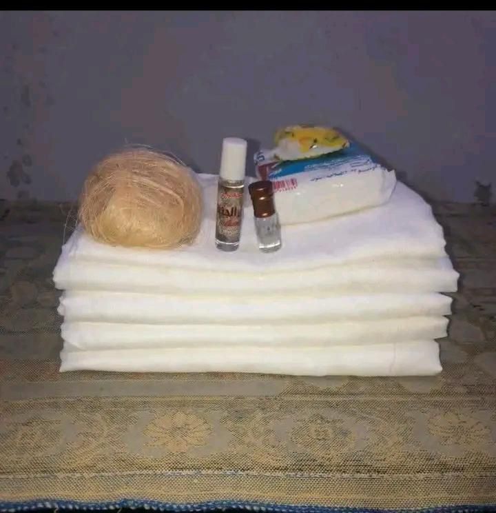 ThaPatientBird's tweet photo. Ten yards of shroud. That's all it takes to end every argument, every title &amp; every pride. 🥹
One day, the grave will remind you of how often you walked upon it without remembering that it would one day become your home. 💔
Death is truth. Grave is truth. The Hereafter is truth. https://t.co/AbvBk5oIqV