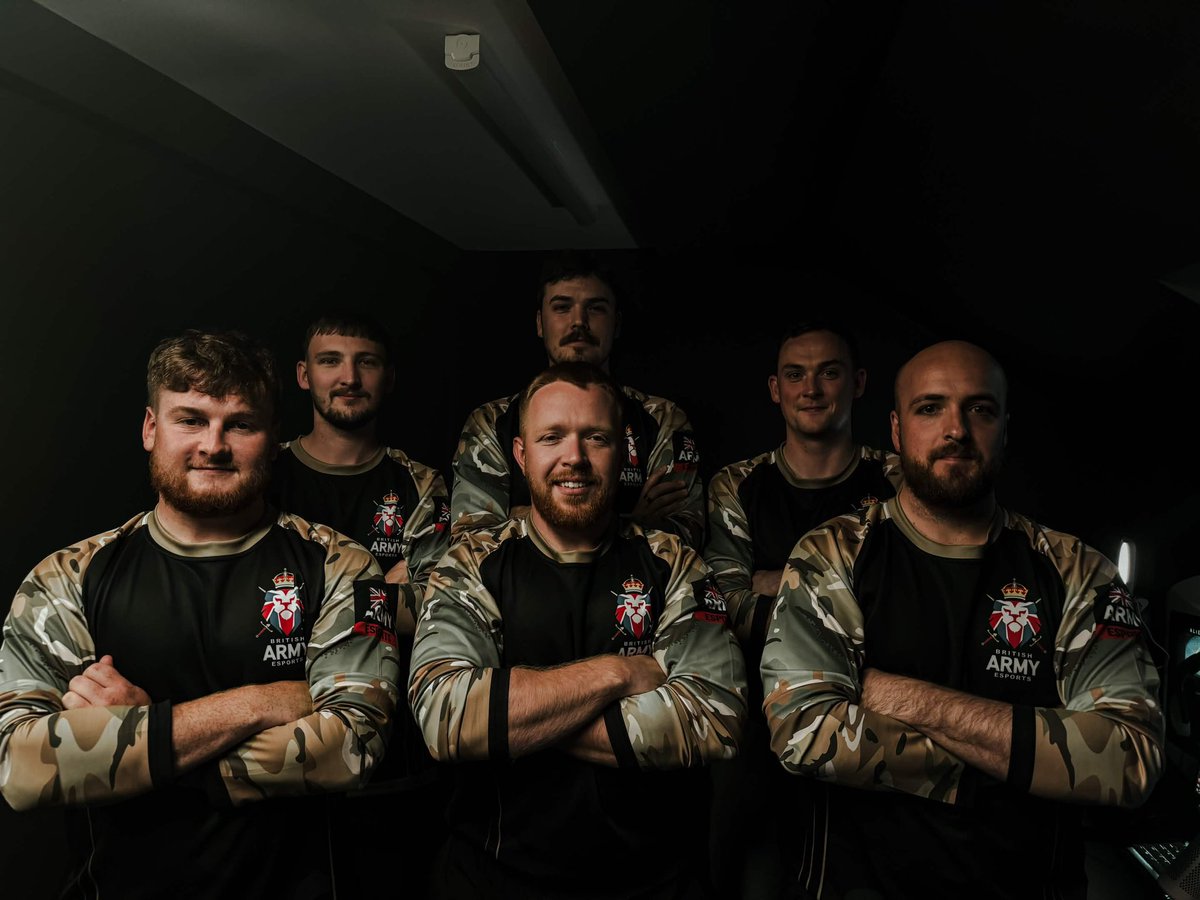 LongbottomAaron's tweet photo. Shoutout to the boys @GellDogg @AndyGibbo98  5 years of graft we finally brought the dub home. Massive thanks to @Jukeyz and @BennyCentral for grafting for both teams! 

@CallofDuty @CODE4Vets https://t.co/ZjsJYsoOBL