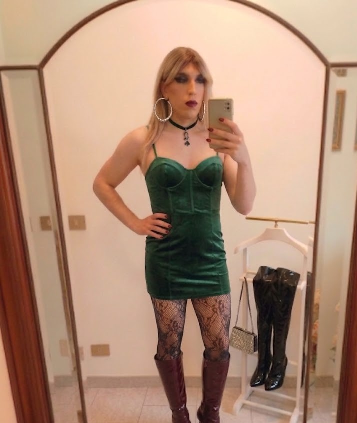 AlessiaTrav3's tweet photo. Do I deserve cocks? 
#sissy #blackcocks #blacked https://t.co/0EBS9diy7h
