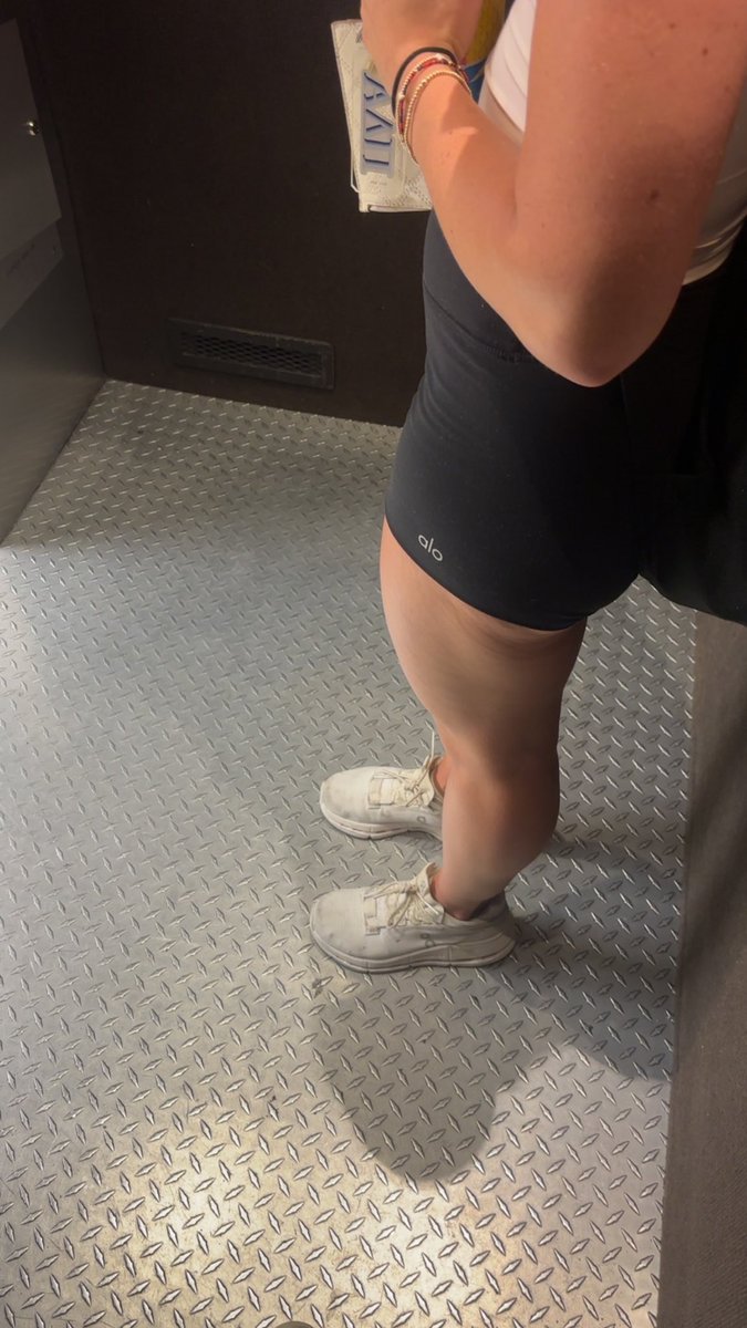 theguy8924's tweet photo. #candid #creepshot https://t.co/n1PKtirc2O