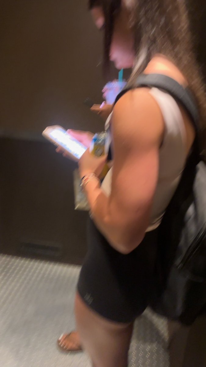 theguy8924's tweet photo. #candid #creepshot https://t.co/n1PKtirc2O